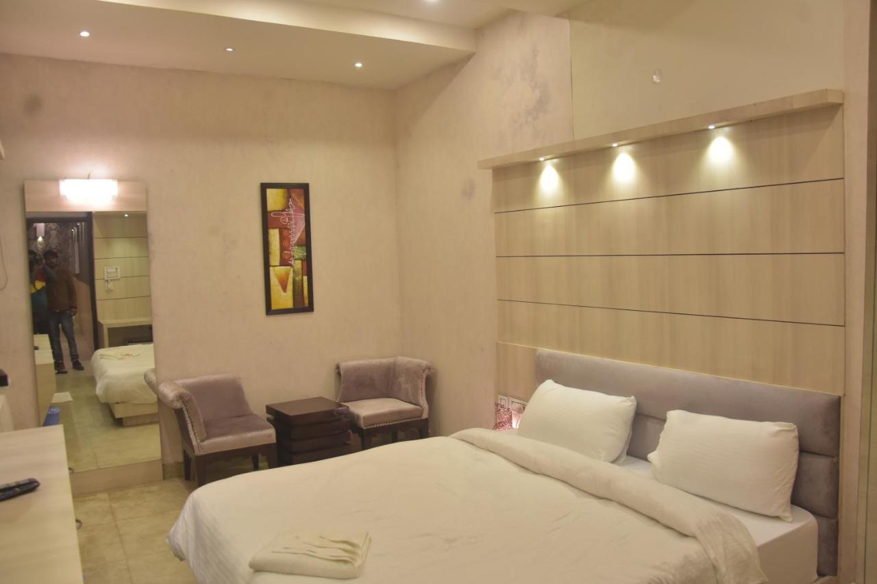 Hotel Mahendra Plaza Hardoi Extérieur photo